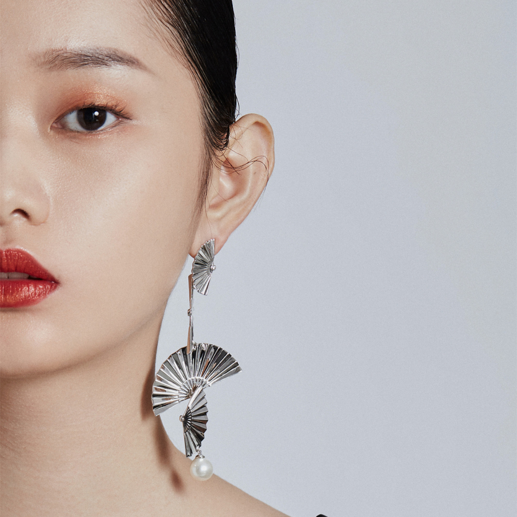 Large Dancing-Fan earrings / THE FAN