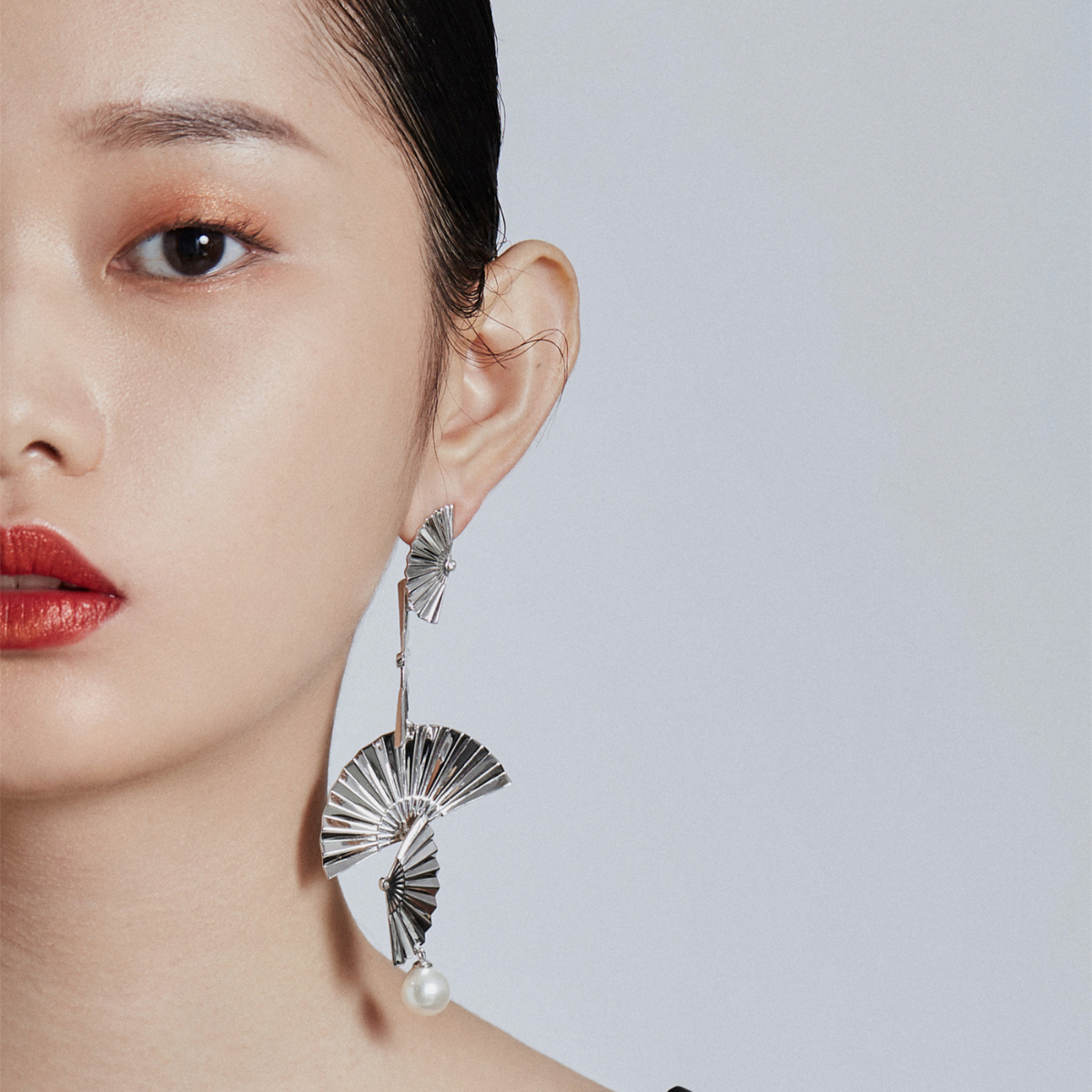Large Dancing-Fan earrings / THE FAN