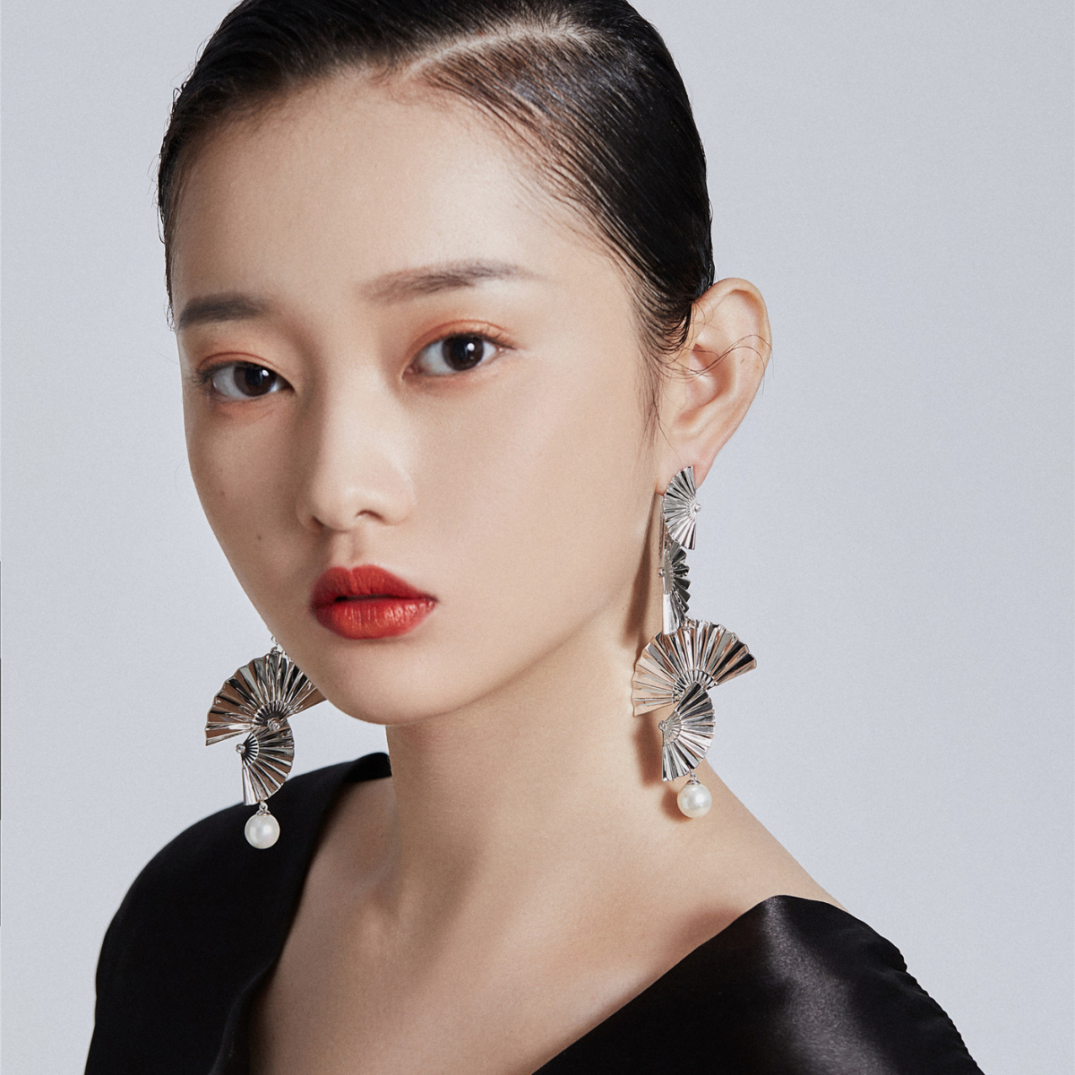 Large Dancing-Fan earrings / THE FAN
