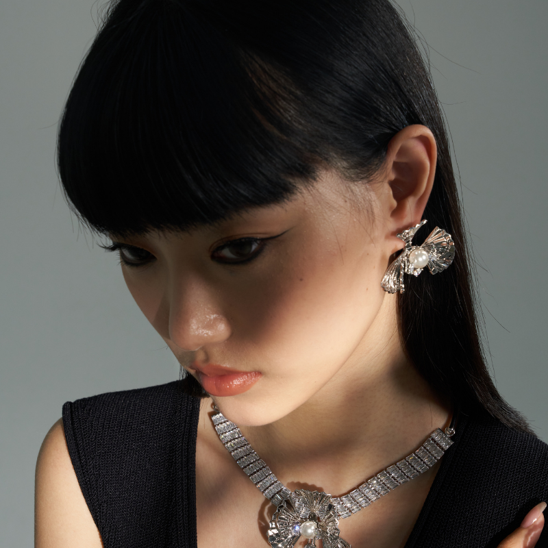 Moth Orchid Kinetic Necklace / The Orchid