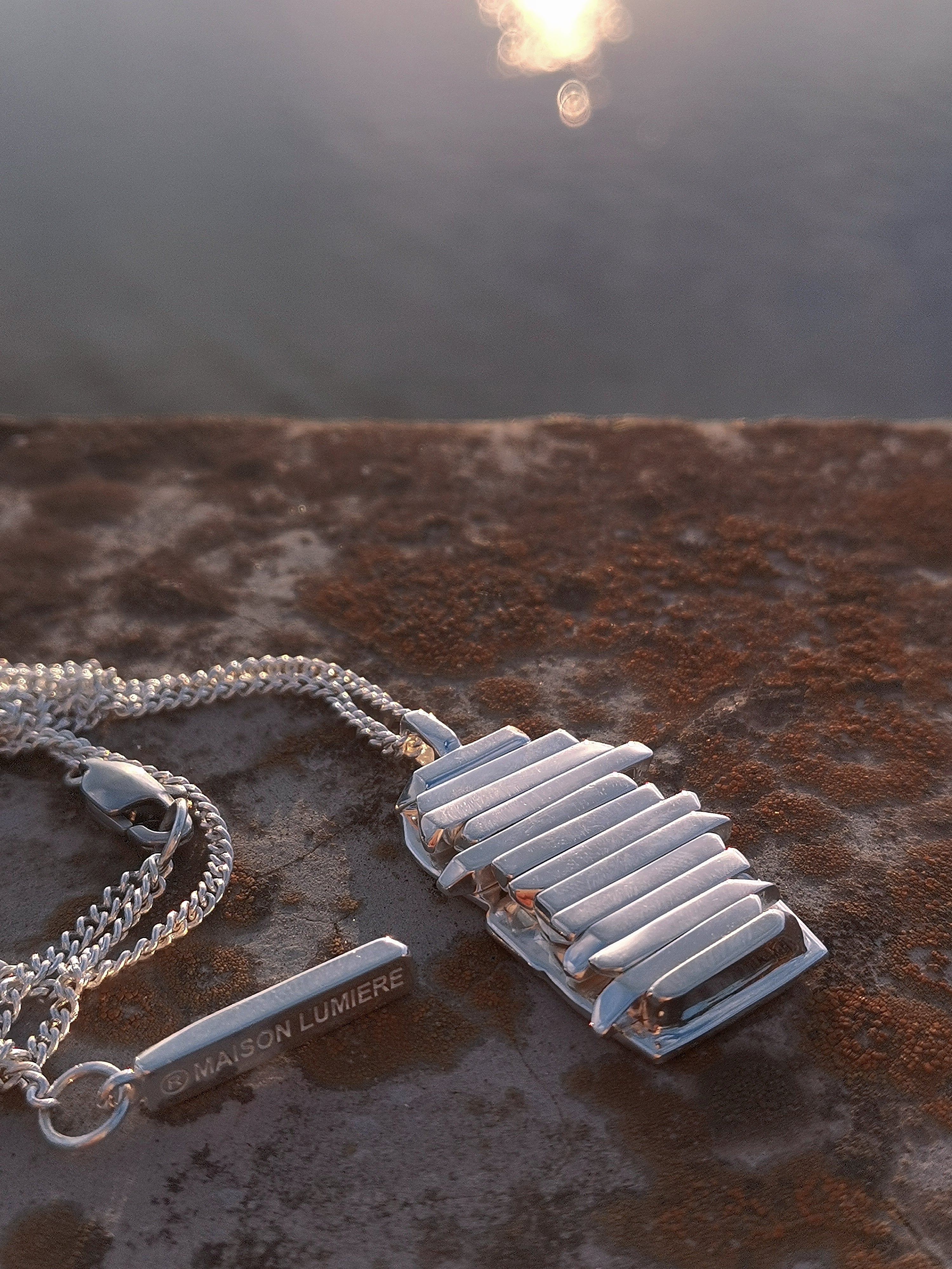 Iceland kinetic necklace / ICELAND